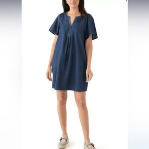 Crown and Ivy. Size large dress. Chambray dress. Dress with pockets.